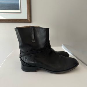 Frye Lindsay Plate Short Boot in Black size 8B